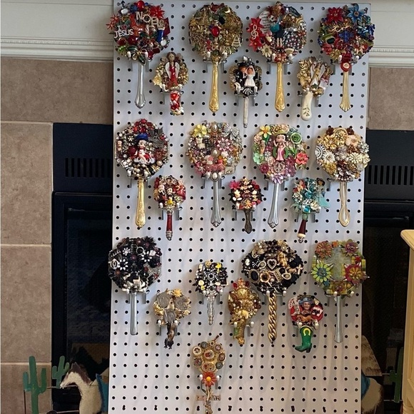 Christmas Trees and Crosses 5” Hand mirror. - Picture 2 of 5